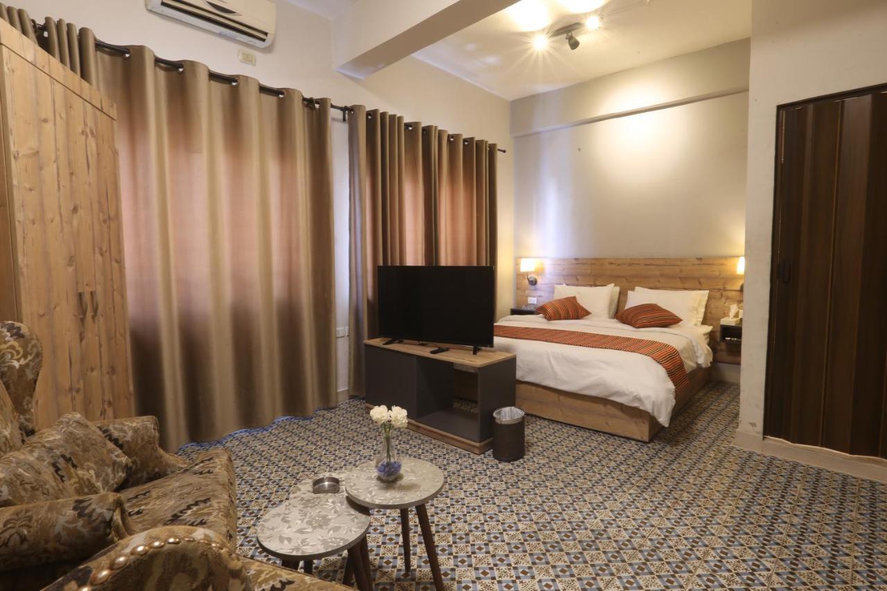 Riviera Hotel Amman Exterior photo