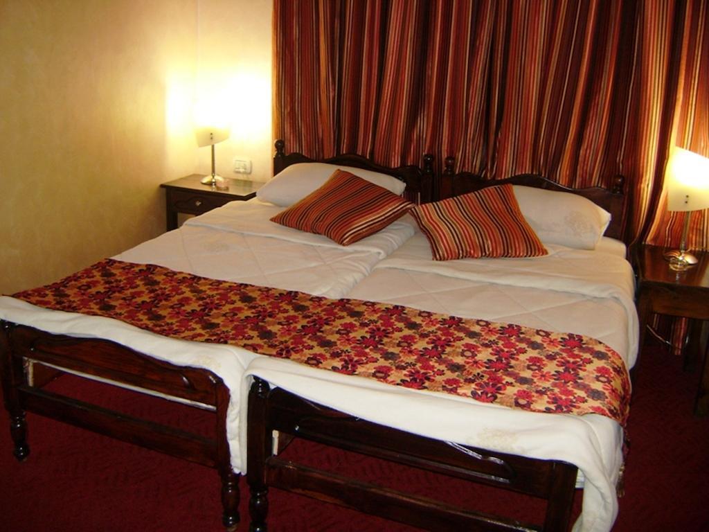 Riviera Hotel Amman Room photo